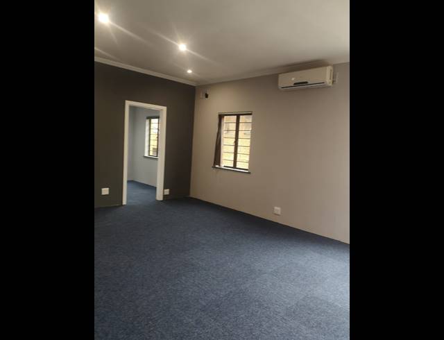 105M² BUSINESS CENTRE TO LET IN SYDENHAM